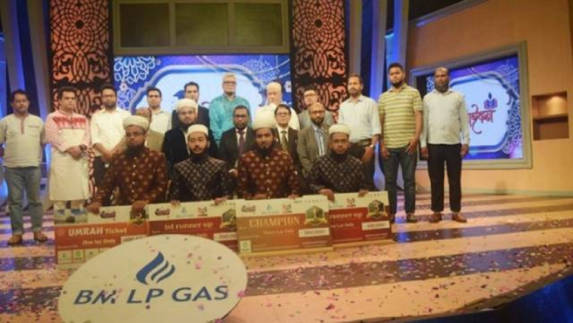 প্রতিযোগিতায় বিজয়ীদের সঙ্গে অতিথিরা