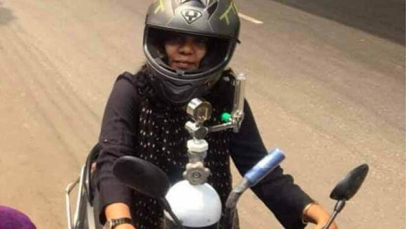 করোনা রোগীদের বাসায় অক্সিজেন সিলিন্ডার নিয়ে ছুটছেন সুহানা