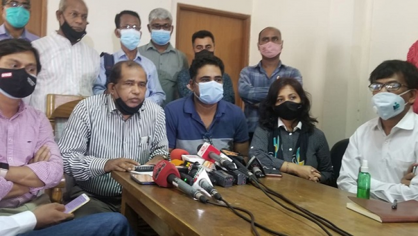 সাংবাদিকদের ব্রিফিং