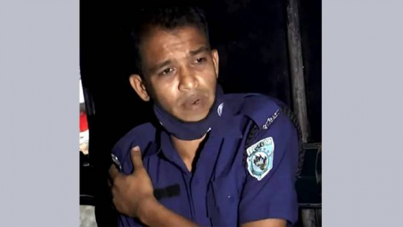 জেলা ছাত্রলীগ সভাপতিকে অস্ত্র উচিয়ে হুমকি, পুলিশের সদস্য ক্লোজড