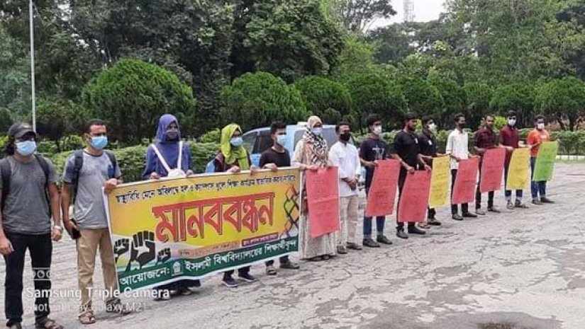 'সব চলে সব হয়, পরীক্ষা নিতে কিসের ভয়'—মানববন্ধনে ইবি শিক্ষার্থীরা