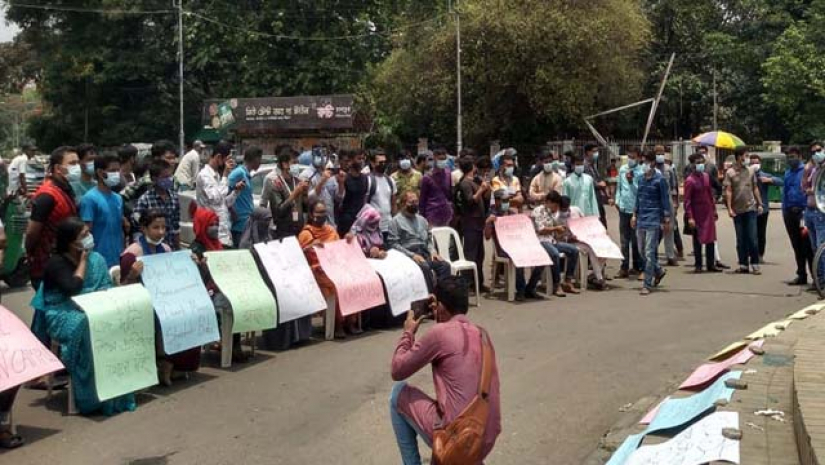 আন্দোলনরত শিক্ষার্থীদের ঢাবিতে হল না খুলে পরীক্ষার সিদ্ধান্ত প্রত্যাখ্যান 