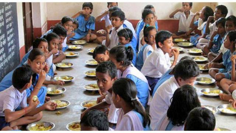স্কুলে খিচুড়ি পরিবেশনের প্রস্তাব স্থগিত
