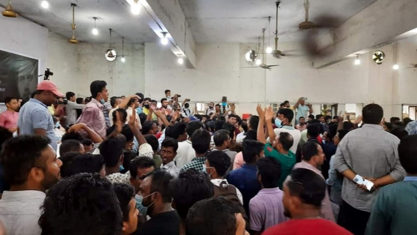 এ্যানির থাপ্পড়ে শান্ত হলো ছাত্রদল