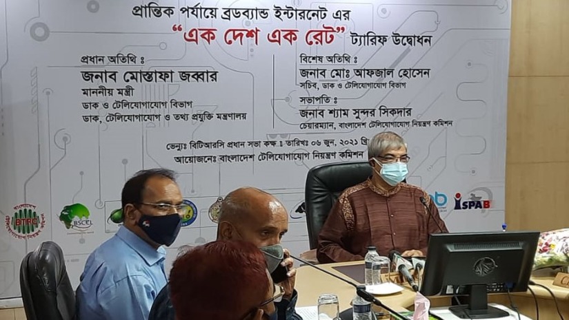 দেশজুড়ে ব্রডব্যান্ড ইন্টারনেটের এক রেট চালু করেন ডাক ও টেলিযোগাযোগ মন্ত্রী মোস্তাফা জব্বার