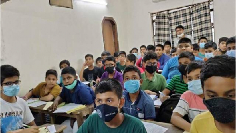 কোচিং সেন্টারের শিক্ষার্থীরা