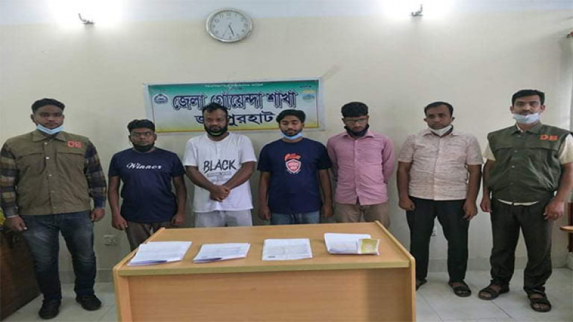 জয়পুরহাটে ট্রেনের টিকিট কালোবাজারির দায়ে গ্রেপ্তার ৫