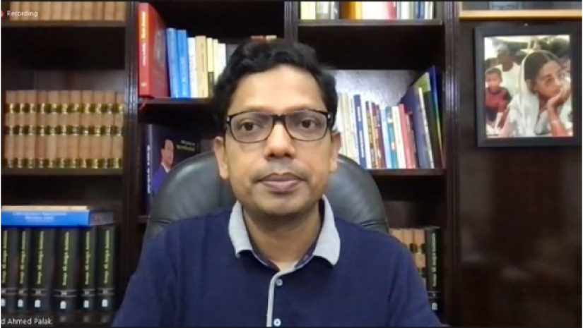 ন্যাশনাল হাইস্কুল প্রোগ্রামিং প্রতিযোগিতায় বক্তব্য রাখছেন পলক