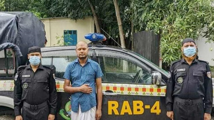 অন্যকে ফাঁসাতে গিয়ে নিজেই ধরা পড়লেন ছাত্রলীগ নেতা