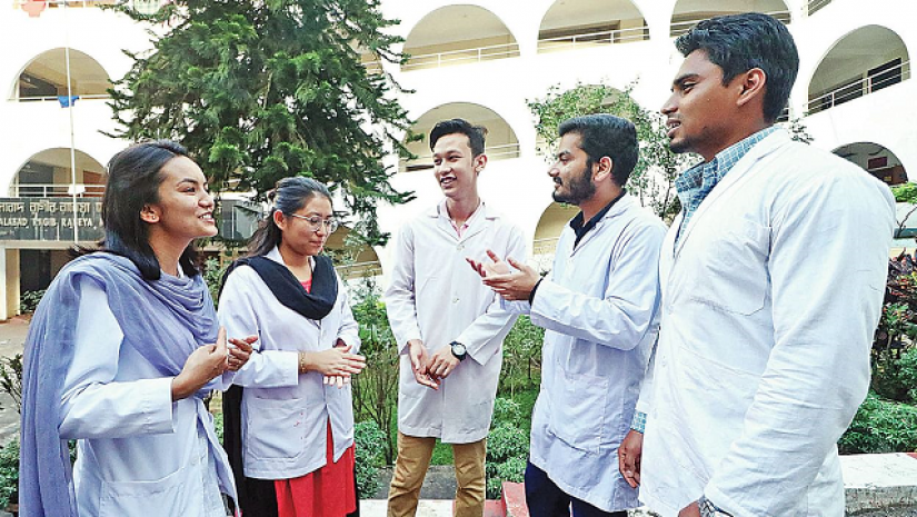 মেডিকেল শিক্ষার্থী