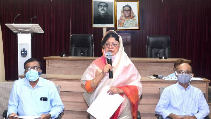 অনুষ্ঠানে ব্ক্তব্য রাখছেন চবি উপাচার্য