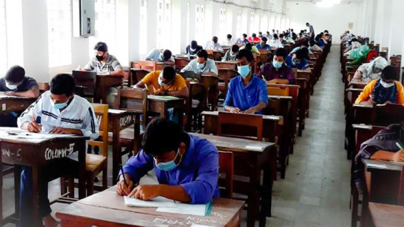 ফারসি ভাষা ও সাহিত্য বিভাগে চলছে পরীক্ষা