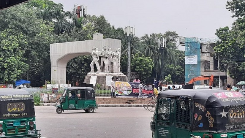 রাজুতে জড়ো হচ্ছেন ছাত্রলীগের নেতাকর্মীরা, শুরু হচ্ছে সমাবেশ