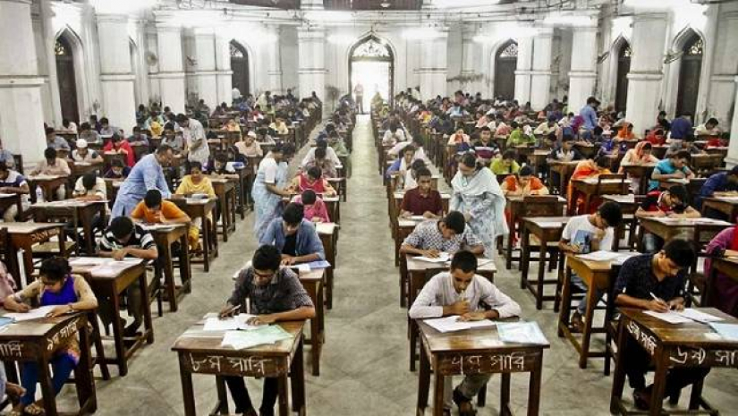 গুচ্ছ ভর্তি পরীক্ষায় অংশগ্রহণের সুযোগ দাবিতে জবি ভিসিকে স্মারকলিপি