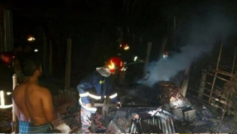 রাতে বাড়িতে অগ্নিসংযোগ, এক ছাত্রী নিহত