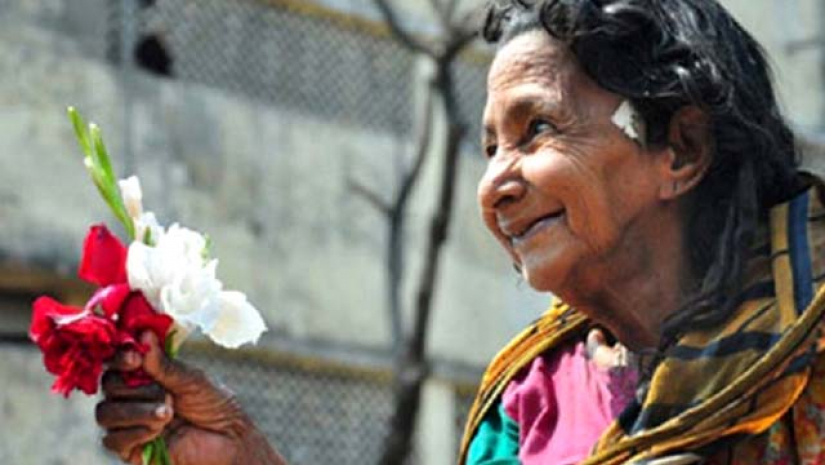 দেশে পুরুষের চেয়ে নারীদের আয়ু সোয়া তিন বছর বেশি