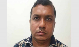 ঢামেকের সেই ওয়ার্ড বয় এবার চট্টগ্রামে স্নায়ুরোগ বিশেষজ্ঞ, ভিজিট ৫০০ টাকা