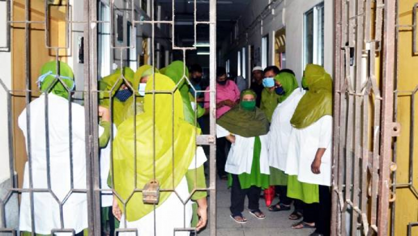 রংপুর মেডিকেল কলেজ পরিচালকের কার্যালয় ঘেরাও