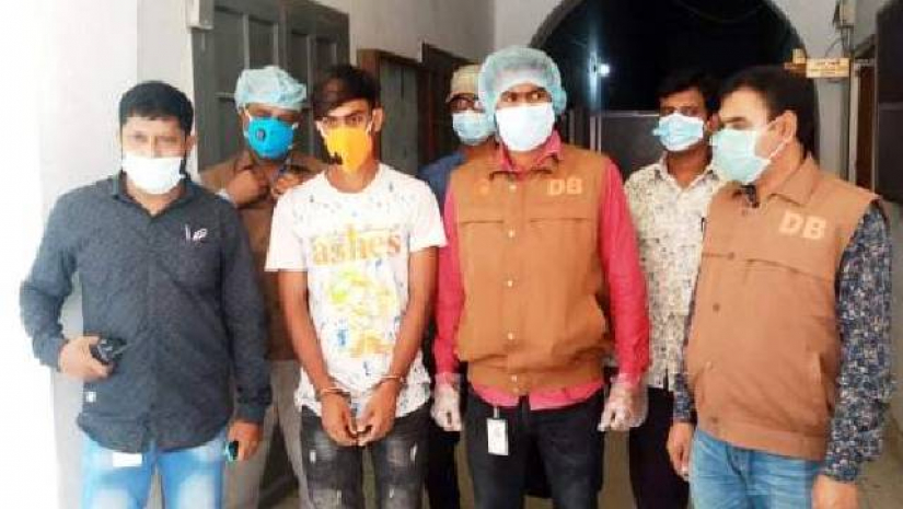 মোবাইল চুরি দেখে ফেলায় বিশ্ববিদ্যালয়ের ছাত্র তৌহিদ খুন