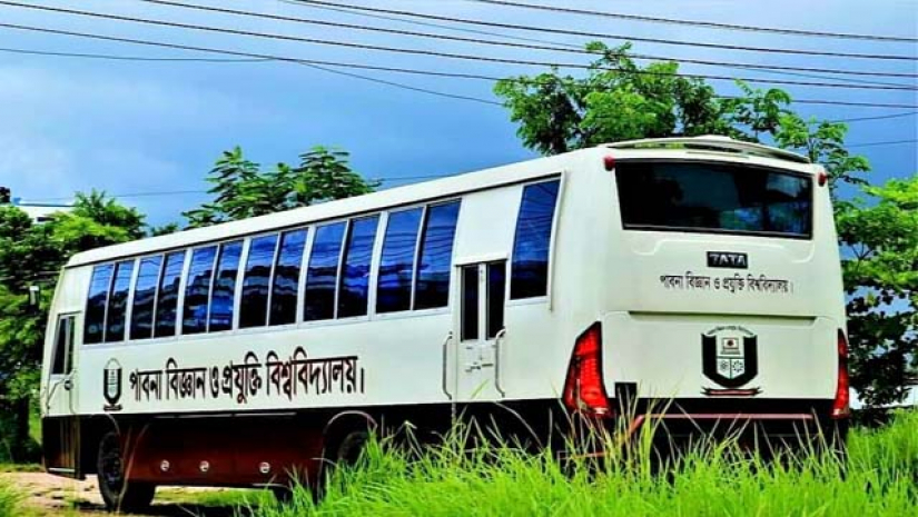 পাবনা বিজ্ঞান ও প্রযুক্তি বিশ্ববিদ্যালয়ের বাস 