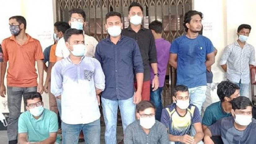 রাবির প্রশাসনিক ভবনে তালা