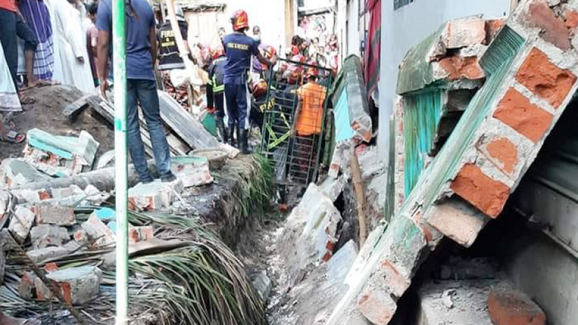 বিদ্যালয়ের দেয়াল ধসে দুইজনের মৃত্যু