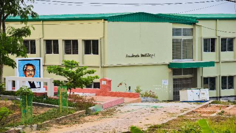 দুইটি শ্রেণিকক্ষের বিশ্ববিদ্যালয়টির আয়তন এখন ৬৪ একর 