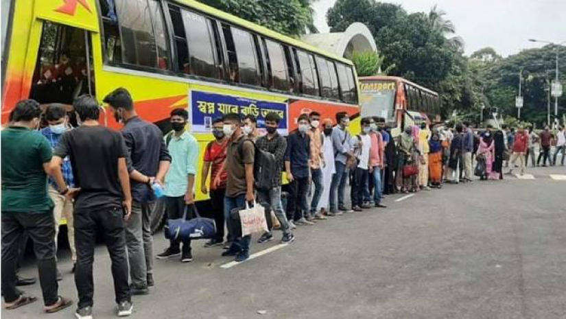 ঢাবি শিক্ষার্থীরা বাড়ি ফিরেছেন নিজেদের ব্যবস্থাপনায়