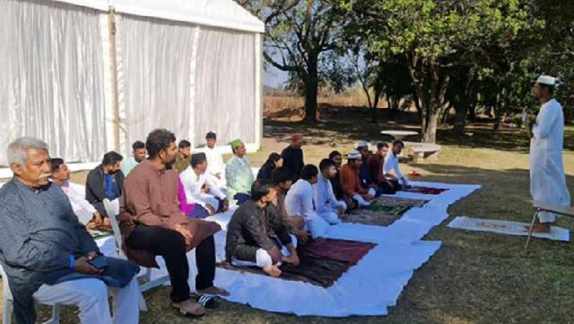 মাহমুদউল্লাহর ইমামতিতে টাইগারদের ঈদের নামাজ আদায়