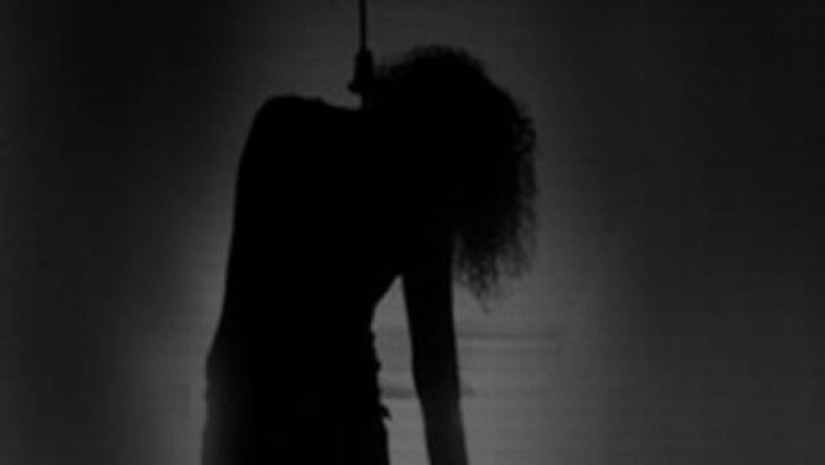 অভিমানে আত্মহত্যা করেন দশম শ্রেণীর শারমিন