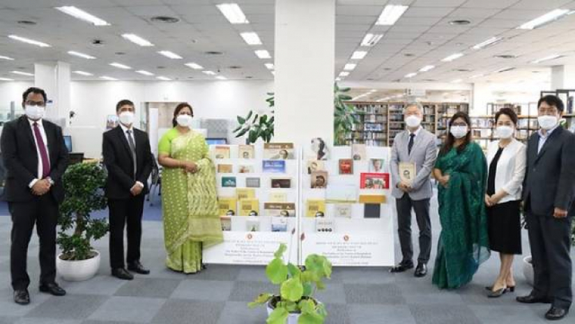 বঙ্গবন্ধু কর্নার উদ্বোধনের সময় অতিথিরা