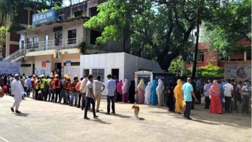 করোনার নমুনা পরীক্ষার লাইনে দাঁড়িয়েই মৃত্যু