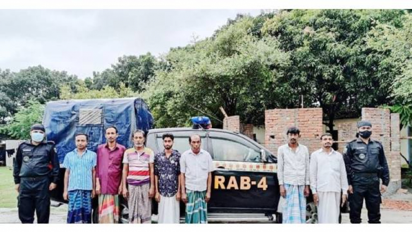 জুয়ার আসর থেকে ৭ জনকে আটক