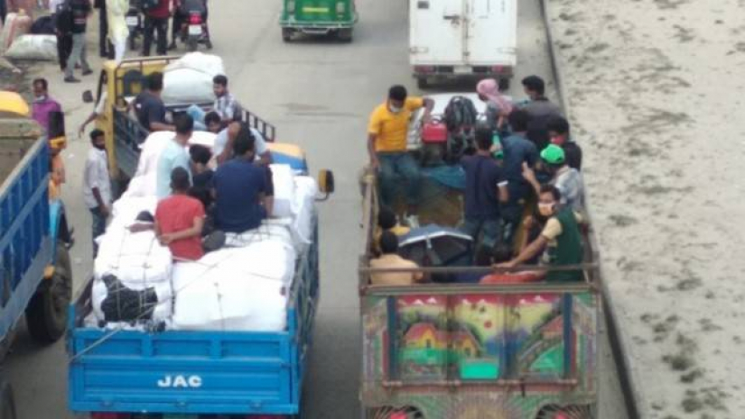 শত বাধা পেরিয়ে কর্মস্থলে ফিরছেন গার্মেন্টস শ্রমিকরা