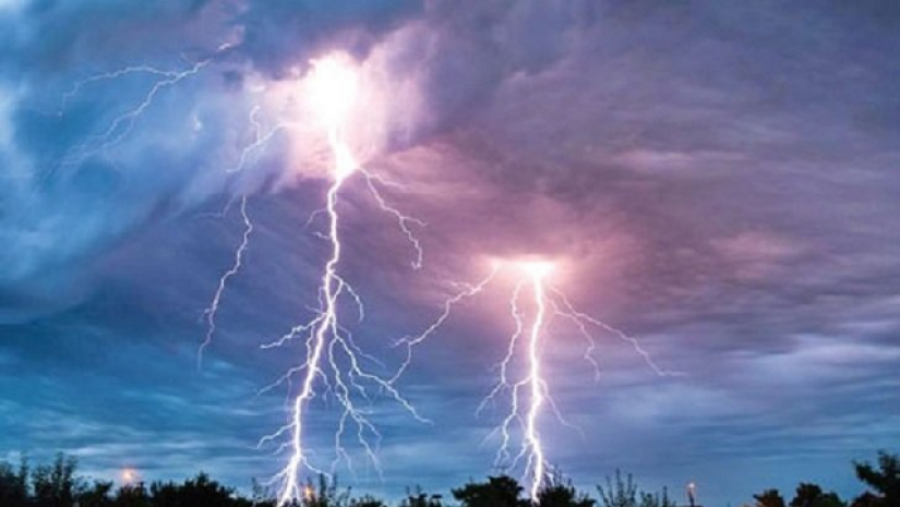 চাঁপাইনবাবগঞ্জে বজ্রপাতে ১৭ বরযাত্রীর মৃত্যু