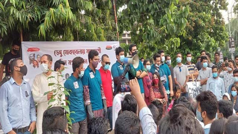 এডিস মশা নিধনের কর্মসূচির উদ্বোধন করেন আল নাহিয়ান খান ও লেখক ভট্টাচার্য