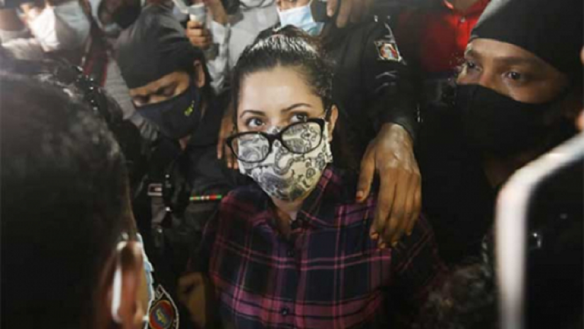 র‌্যাবের হাতে আটক পরীমনি