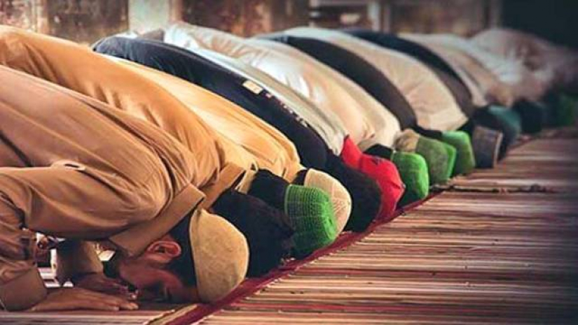 জামাতে নামাজ আদায়ে নতুন নির্দেশনা মন্ত্রণালয়ের