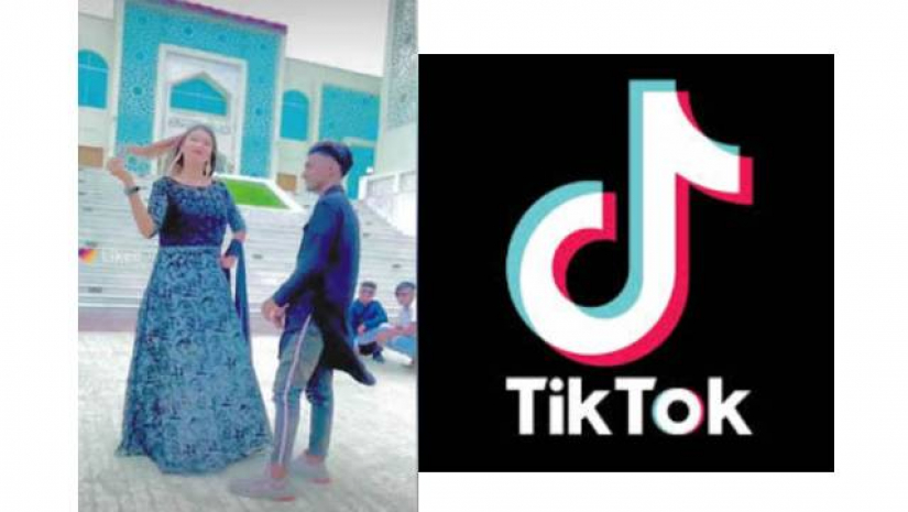 মসজিদের বারান্দায় তরুণ-তরুণীর টিকটক, এলাকাবাসীর ক্ষোভ