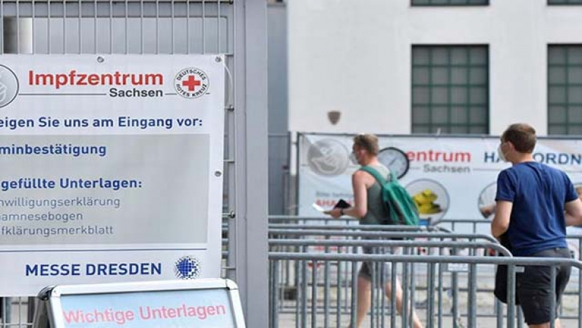 সাড়ে ৮ হাজার মানুষকে টিকার বদলে স্যালাইন পুশ