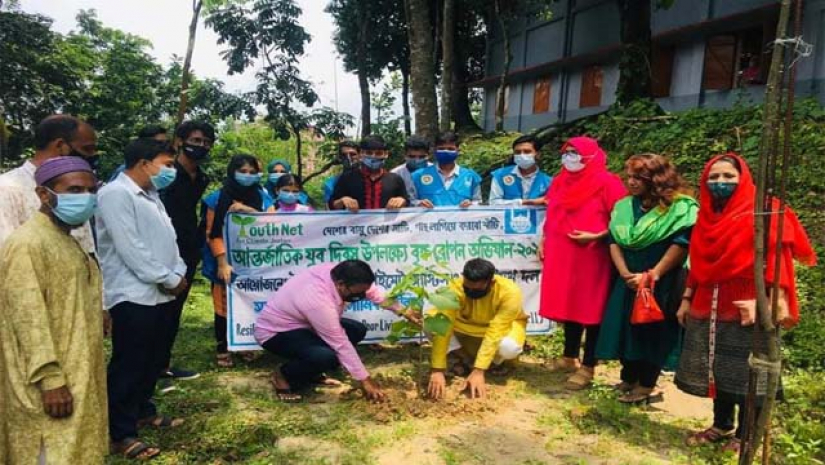 বৃক্ষরোপণ করেছে জলবায়ু বিষয়ক সংগঠন ইয়ুথনেট ফর ক্লাইমেট জাস্টিস