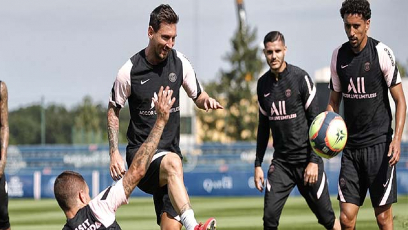 মেসিদের সঙ্গে খেলতে না পেরে নিজেকে খুন করতে চাইছেন রোনালদো