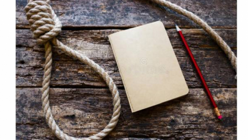 রাতে সাজগোজ করে ঘুমাতে যাওয়া কলেজছাত্রীর ভোরে আত্মহত্যা