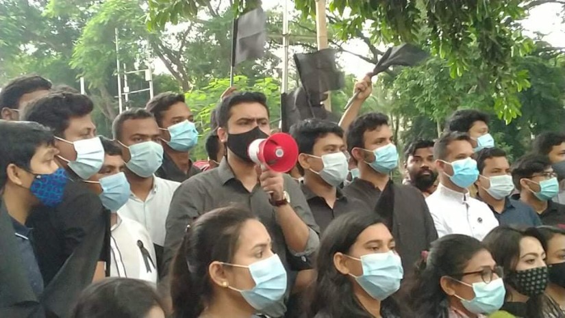 বুধবার কেন্দ্রীয় শহীদ মিনারে এক সংক্ষিপ্ত সমাবেশে বক্তব্য দেন ছাত্রলীগের সাধারণ সম্পাদক লেখক ভট্টাচার্য