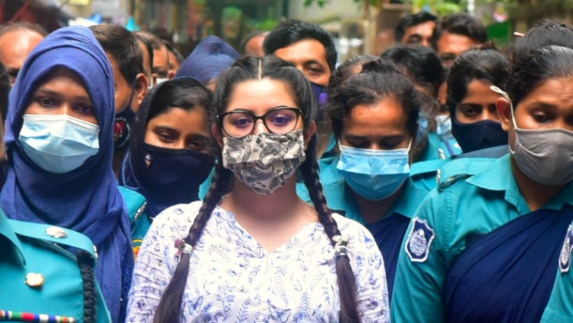 আদালতে পরী মণি