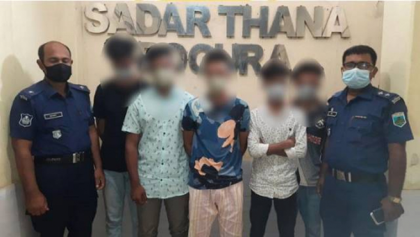 স্কুলের শহীদ মিনারে জাতীয় সংগীত অবমাননা করে টিকটক, ৫ যুবক আটক