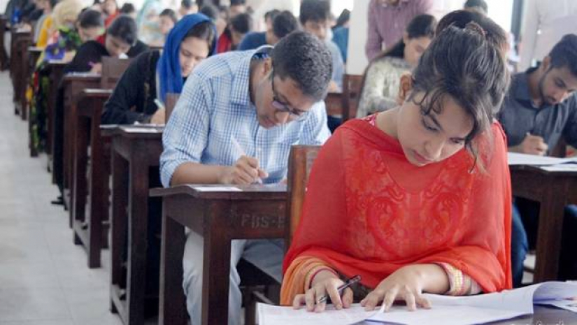 দফায় দফায় লকডাউন ও করোনা প্রকোপ বাড়ায় বারবার পিছিয়ে গেছে বিশ্ববিদ্যালয় ভর্তি পরীক্ষার দিনক্ষণ