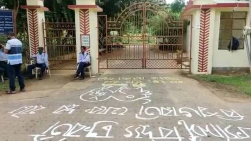 বিক্ষোভে উত্তাল বিশ্বভারতী, ঘরবন্দি উপাচার্য