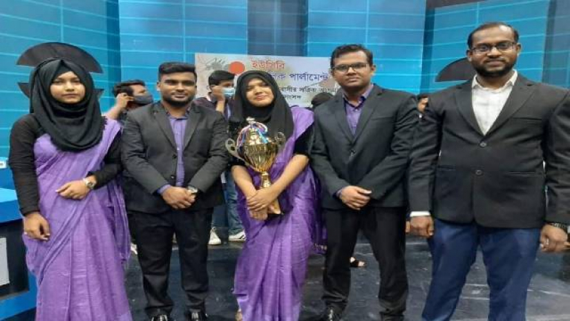 প্রতিযোগিতায় চ্যাম্পিয়ন দল ঢাকা ইন্টারন্যাশনাল ইউনিভার্সিটি