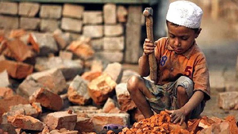 অর্থ সংকটের সংসারে সন্তানের শিক্ষার কথা মাথায়ই নেই অনেক অভিভাবকের